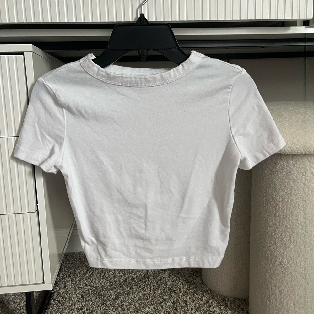 WHITE CROPPED TEE